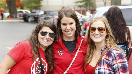 Alumni at tailgate