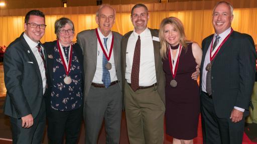 中北书院 honored donors wearing medals.